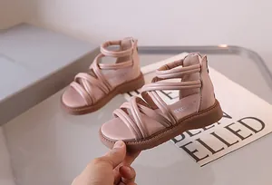 Details der Mädchen Vintage Römersandalen mit Kreuzriemen und Reißverschluss in Altrosa
