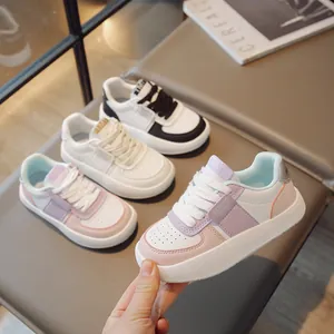 Baskets de Mode pour Enfants en Cuir Synthétique Respirant Chaussures de Skate pour Garçons Filles Décontractées avec Bande Auto-agrippante