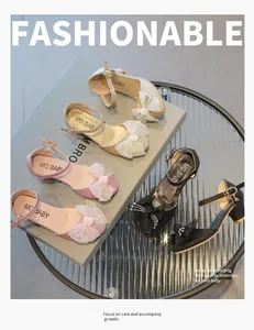 Dettagli di scarpe da principessa con glitter per bambina con fiocco e strass
