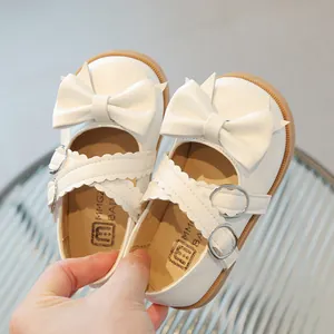 White girls Mary Jane shoes with elegant bow and scalloped straps for spring fashion