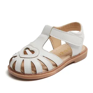 Weiße Mädchen-Prinzessin-Sandalen mit Herz-Ausschnitt und Klettverschluss