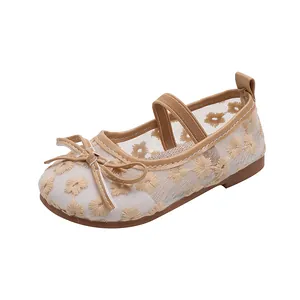 Lichtbruine Mary Jane sandalen voor meisjes met mesh madeliefjes borduursel en strik