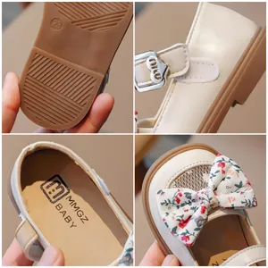 Beige Mary Jane Schuhe für Mädchen mit Blumenschleife und Mesh-Details in Vier-Winkel-Ansicht