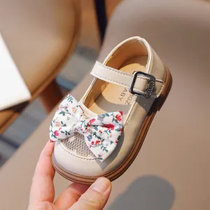 Cremefarbene Mary Jane Prinzessinnenschuhe für Mädchen mit Blumenschleife