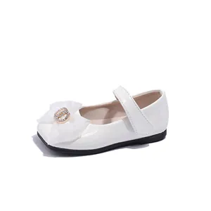 Elegante weiße Lackleder-Mary-Janes für Mädchen mit Spitzenschleife und Strass-Schnalle