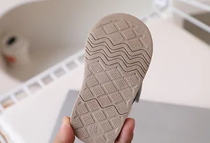 Detail shot of baby walker shoe with anti-slip rubber sole and size 18/140 marking