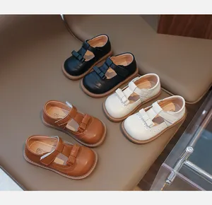Trois couleurs de chaussures Mary Jane avec décoration de nœud et détails sur cuir