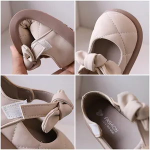 Scarpe Mary Jane beige morbide per bambina con motivo trapuntato e fiocco