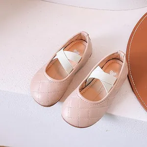 Scarpe Mary Jane trapuntate rosa nudo per bambina con cinturini elastici incrociati
