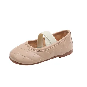 Scarpe Mary Jane beige per bambine con trapuntatura a rombi e suola in gomma morbida