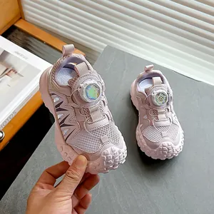 Sandali sportivi rosa per bambini con fibbia rotante e tomaia in mesh traspirante