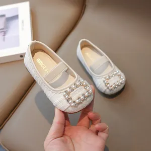 Zapatos Mary Jane de tweed crema para niña con hebilla de perlas y banda elástica