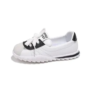 Baskets classiques pour enfants noir et blanc avec bout coquille et semelles antidérapantes