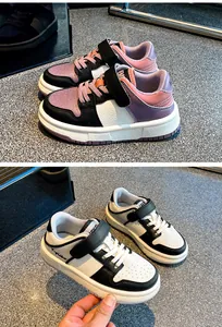 Detalle de zapatillas infantiles en rosa-púrpura y negro-blanco con velcro