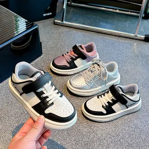 Zapatillas casuales para niños en negro, rosa y plata con velcro y suela gruesa duradera