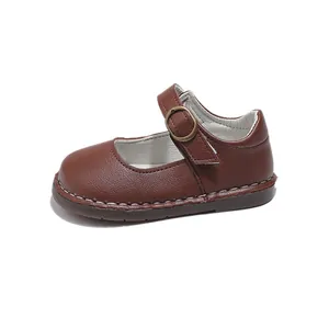 Chaussures Mary Jane classiques en cuir marron foncé pour filles avec coutures blanches
