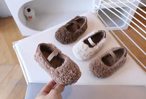 Gemütliche Mary-Jane-Schuhe aus Sherpa-Fleece für Kinder in Braun, Creme und Camel