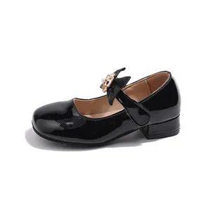 Elegante schwarze Mädchen Mary Jane Schuhe aus Lackleder mit Perlen Schleife und Absatz