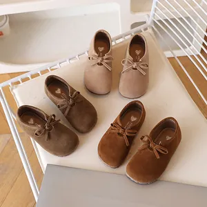 Mocassins rétro pour filles avec nœud en daim beige, café et marron foncé élégants