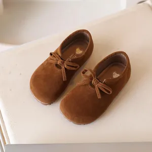 Chaussures plates pour filles en daim marron avec noeud et style vintage classique