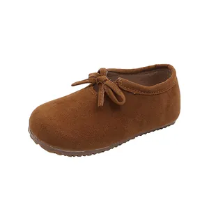 Chaussures pour filles en daim marron avec nœud et semelle en caoutchouc souple