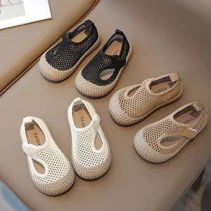 Baskets d'été respirantes en mesh pour tout-petits en noir, beige et blanc avec semelle gomme