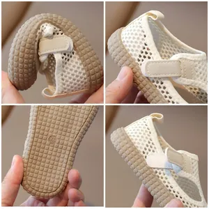 Sandales en maille pour enfants avec semelle souple en caoutchouc et fermeture velcro