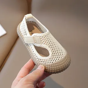 Sandales en maille blanche respirante pour tout-petits avec embout protecteur et semelle