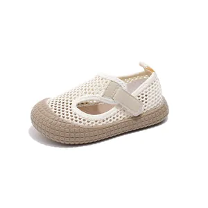 Sandales en maille respirante pour enfants avec semelles antidérapantes et velcro en beige