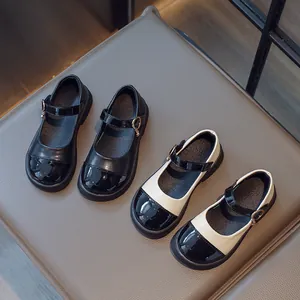 Retro girls Mary Jane shoes in black and cream leather with glossy patent toe caps