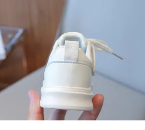 Detail view of the durable white kids sneaker heel with pull tab and anti-slip sole