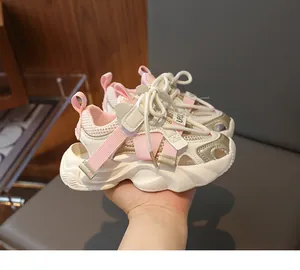 Detail of girls' breathable sports sandals with velcro strap and chunky mesh sole