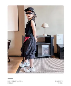 Silberne atmungsaktive Mädchen-Sneaker mit Klettverschluss für lässige Sommermode