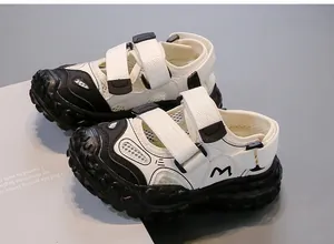 Detailansicht der atmungsaktiven Mädchen Sport-Sandalen mit Klettverschluss