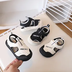 Sandales Bout Fermé pour Tout-Petits Chaussures de Marche Respirantes Évidées Été Plage Décontractées Antidérapantes Semelle Souple