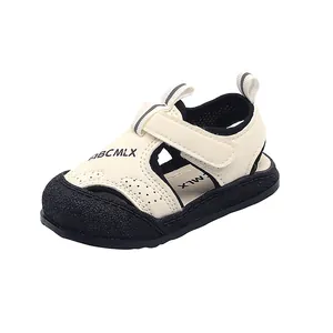 Sandales fermées pour enfants, design contrasté crème et noir, semelle caoutchouc
