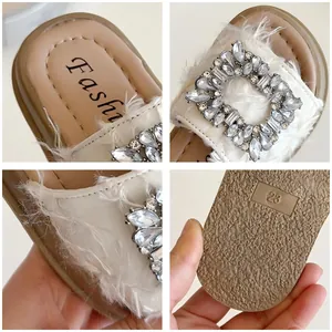Sandalias de verano para niños con diamantes de imitación, plumas blancas y hebilla elegante