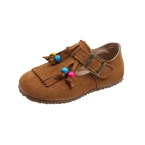 Bruine meisjes loafers van suède met boho franjes, kralen en een antislip rubberen zool