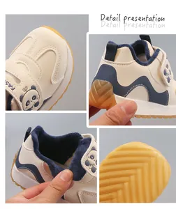 Détail de chaussures hiver enfant avec doublure polaire et semelle en caoutchouc antidérapante