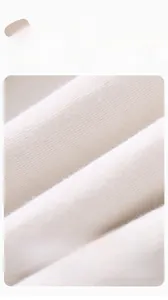 Macro de tissu pour bébé en coton peigné blanc avec une texture douce et fine