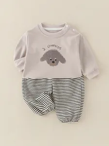 Ensemble bébé printemps avec sweat-shirt chiot beige et pantalon à rayures fines