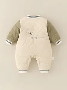 Gesteppter Baby-Strampler in Beige und Olivgrün mit Bären-Stickerei und Streifenbündchen