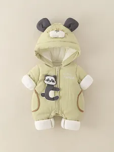 Winter baby jumpsuit lichtgroen met dikke fleecevoering en panda capuchon