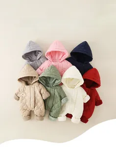 Combinaisons matelassées multicolores pour bébé avec capuches pour l'automne et l'hiver