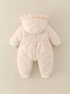 Combinaison hiver épaisse pour bébé fille en tissu matelassé rose avec broderies florales