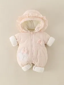 Combinaison bébé hiver rose à capuche rembourrée avec jolis nœuds et fleurs