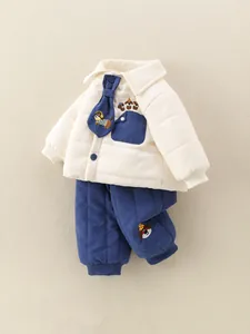 Ensemble d'hiver rembourré pour bébé avec veste crème, pantalon matelassé et broderie chiot