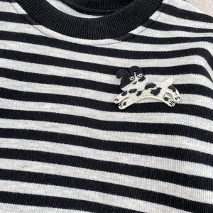 Gestreiftes Langarm-Sweatshirt für Jungen mit Hundemotiv-Patch in Schwarz-Weiß