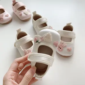 Süße Baby-Lauflernschuhe für Mädchen mit Hasen-Stickerei und weicher rutschfester Sohle