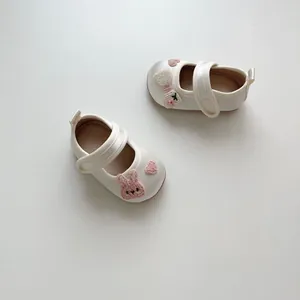 Baby Mary Jane Schuhe mit süßer Hasenstickerei und Klettverschluss für Kleinkinder